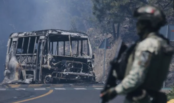 Continúa quema de vehículos en Aguililla, tierra natal de 