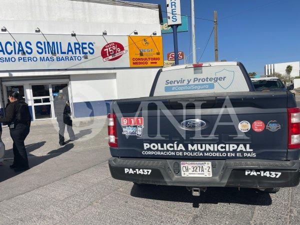 Hombre  roba camioneta; abandona a dos menores y adulta mayor cuadras adelante