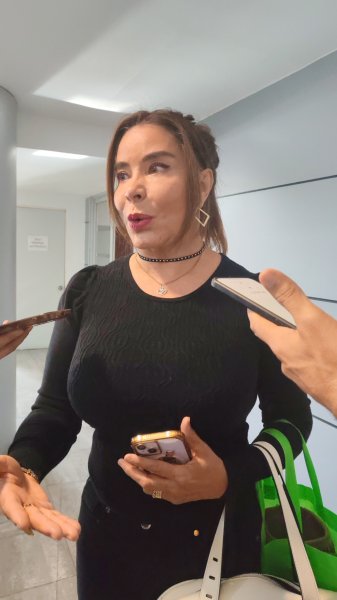 Va Antonieta Pérez contra aseguradoras de vehículos ante la Fiscalía y Reforma Federal