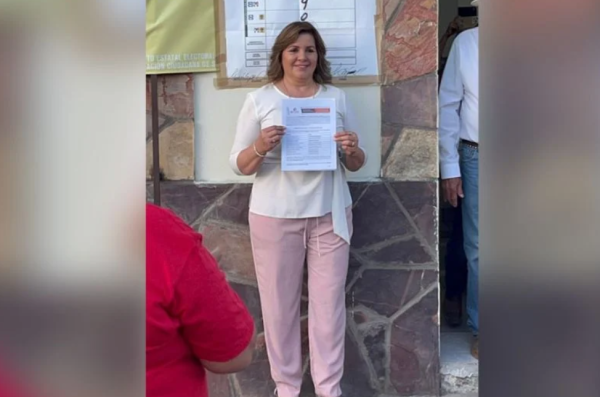 Atacan a balazos la camioneta en la que viajaba la alcaldesa de Bacanora; fallece su hijo