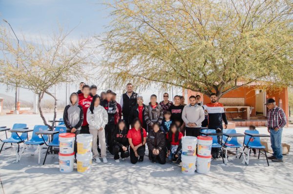 Gobierno de Camargo entrega mobiliario y equipo a la Telesecundaria de Leyes de Reforma en coordinación con el Gobierno del Estado