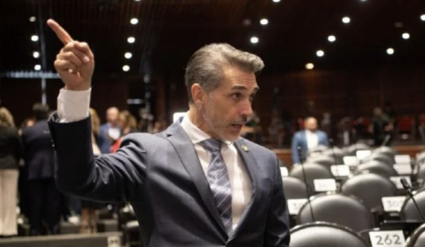 Luis Morales, suplente de Sergio Mayer, rinde protesta como diputado