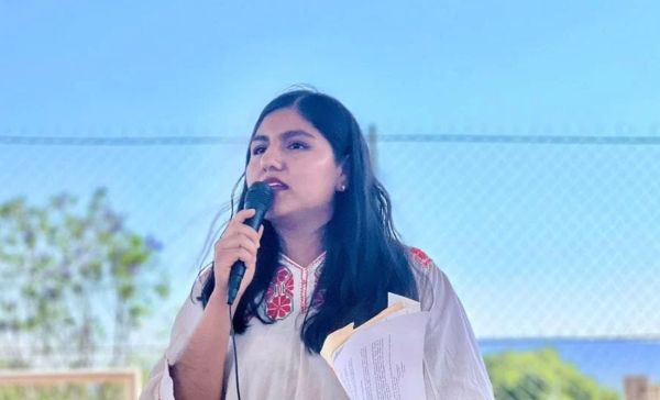 Jaloneos, gritos y persecución: pobladores retienen a alcaldesa en Oaxaca tras no conseguir su revocación de mandato