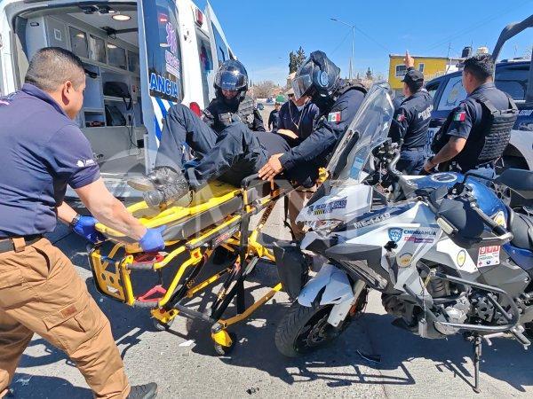 Conductor cierra paso a cortejo fúnebre y choca contra Policía Vial