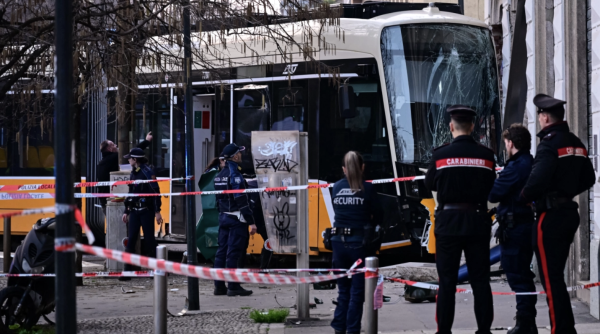 Descarrilamiento de tranvía en Milán deja 2 muertos y 38 heridos