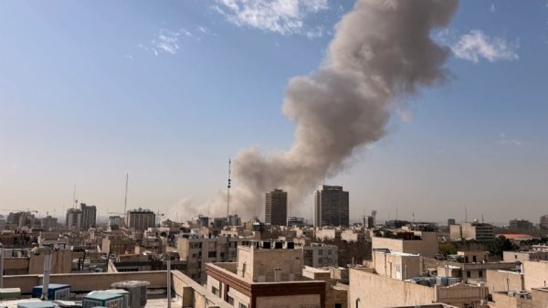 Estados Unidos e Israel bombardean Irán
