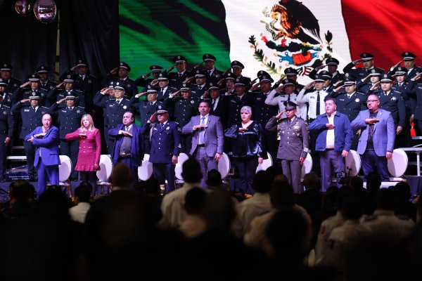 Reconoce Pérez Cuéllar a mujeres y hombres de la policía municipal
