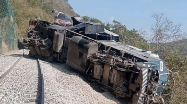 La FGR extrae información de la caja negra del Tren Interoceánico descarrilado