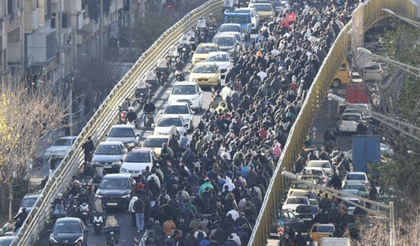 Se intensifican las protestas en Irán: seis días de marchas y uso de gas lacrimógeno para dispersar a manifestantes