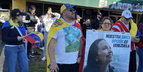 Venezolanos en Florida celebran caída de Maduro en operación militar de EU