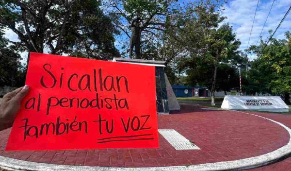 “Nuestras palabras no matan”: periodistas de Quintana Roo protestan contra la censura y el acoso judicial en el país