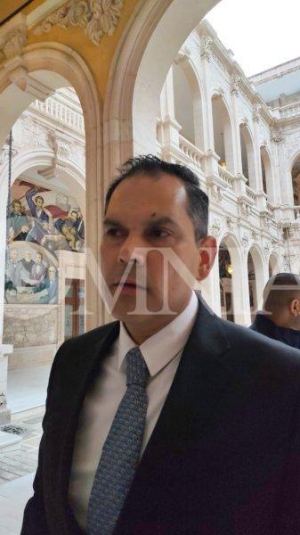 Desconoce Gilberto Loya origen de pintas con su imagen en bardas del estado