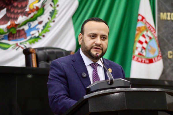 Revisa Arturo Medina denuncias ante la FEACH y SFP contra alcaldesa por no vivir en GyC