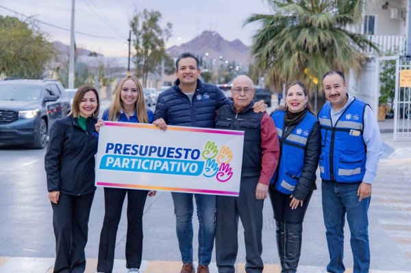 Recorre Marco Bonilla calle Samaniego para entregar nuevo camino pavimentado