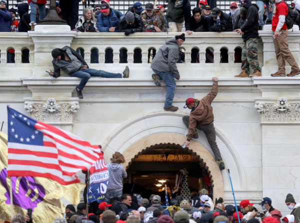 Condenados por el asalto al Capitolio marchan en Washington en el quinto aniversario