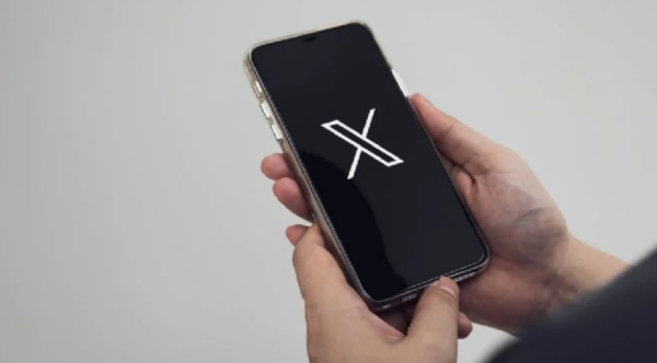 Reino Unido pide a Elon Musk que tome acciones contra imágenes sexualizadas de menores hechas con Grok