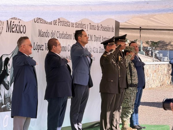 Acudió Gilberto Loya a toma de protesta del nuevo Comandante de la 42 Zona Militar