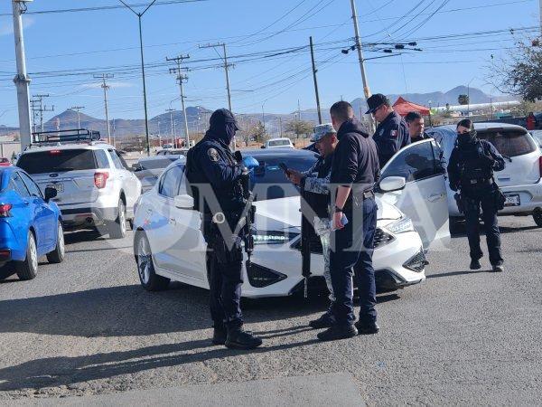Un detenido, un vehículo y un arma asegurados tras persecución en Jardines de Oriente