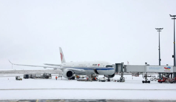 Van dos días de fuertes nevadas en Europa: cancelan vuelos y hay bloqueos viales