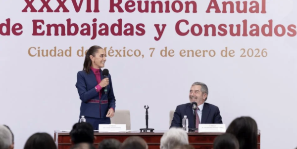 Sheinbaum ordena a diplomáticos mantener el diálogo con EU tras irrupción en Venezuela