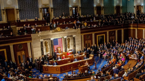 Senado de EU votará moción con la que podría bloquear nuevas medidas militares de Trump en Venezuela