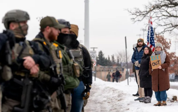 Ocho personas detenidas durante protestas por muerte de mujer a manos de ICE en Mineápolis