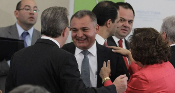 Dictan prisión preventiva a exfuncionario que desvió recursos públicos para García Luna