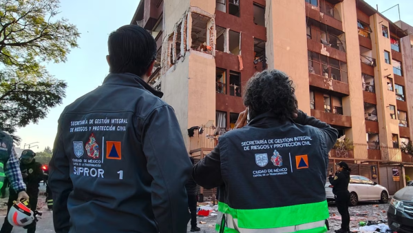 ‘Voló el tercer piso’: Fuga de gas provoca explosión en edificio de Paseos de Taxqueña, Coyoacán