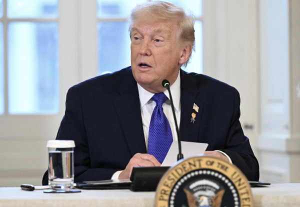 Trump asegura que EU decidirá qué petroleras pueden operar en Venezuela