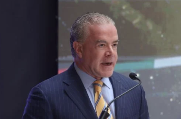 Juez suspende orden de aprehensión contra Raúl Rocha Cantú, copropietario de Miss Universo