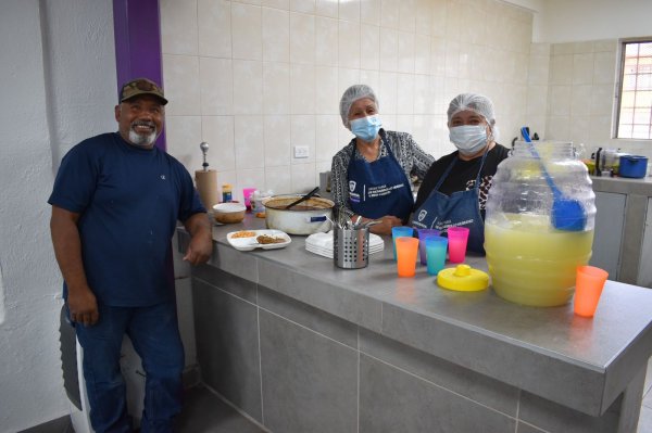 Invita Estado a acudir a comedores comunitarios de NutriChihuahua ante bajas temperaturas
