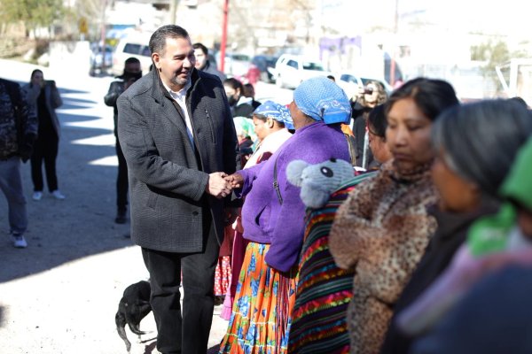 Entrega Pérez Cuéllar apoyo en Los Ojitos