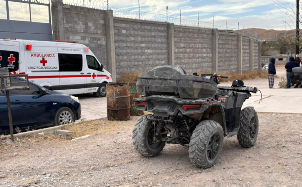 Volcadura de cuatrimoto deja a un joven y a un menor lesionados en La Haciendita