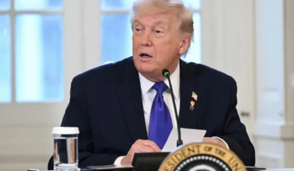 Trump afirma que Irán quiere negociar tras lanzar amenaza militar