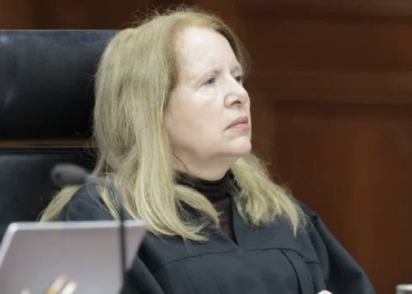 Loretta Ortiz propone avalar la Ley General de Comunicación Social de 2018