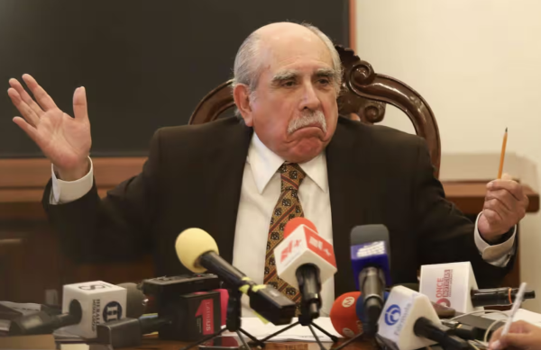 Pablo Gómez cuestiona autonomía del INE