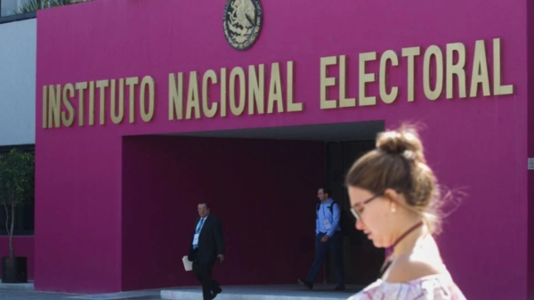 Va 4T por recorte de 20% a dinero de partidos políticos y eliminación de 132 plurinominales