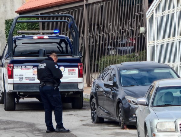 Localizan vehículo con reporte de robo en fraccionamiento privado