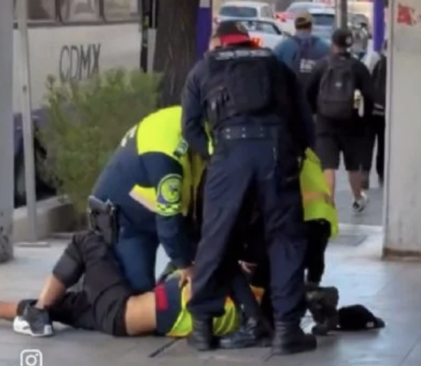 Investigan a policía de Tránsito tras pelea afuera del Metro San Antonio Abad (Video)