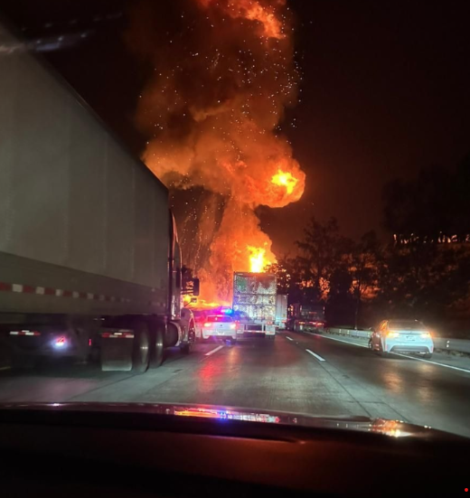 Pipa de gas se incendia en la autopista México-Querétaro; cierran el paso a vehículos