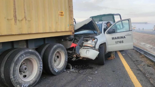 Muere un civil y 10 marinos resultan heridos en carambola sobre la autopista México-Guadalajara