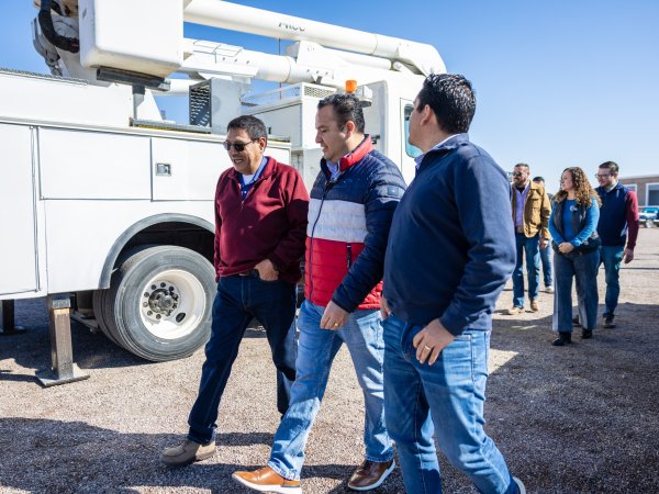 Entrega Valenciano 8 vehículos para fortalecer Servicios Públicos y Obras Públicas