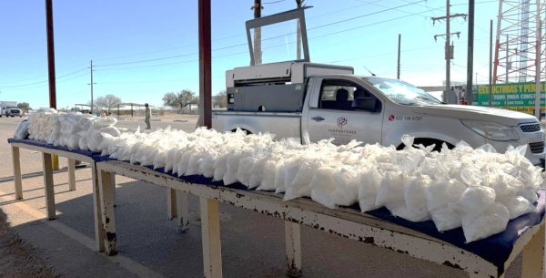 Camioneta cargada con 212 kilos de metanfetamina es asegurada en Sonora; el conductor fue detenido