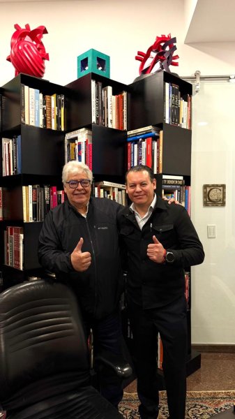 Se reúne Municipio con escultor Sebastian para establecer lineamientos de mantenimiento de sus obras en Chihuahua