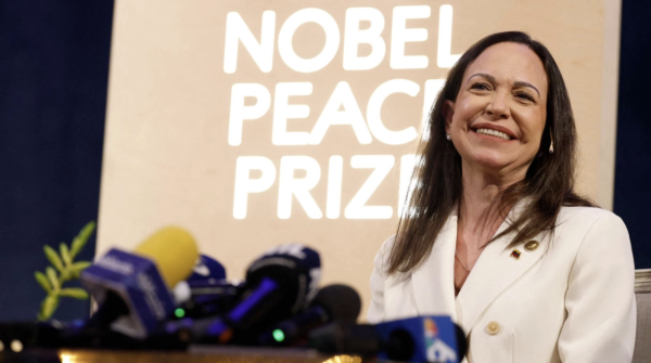Corina Machado entrega su Nobel de la Paz a Trump; presidente lo califica como un gesto 