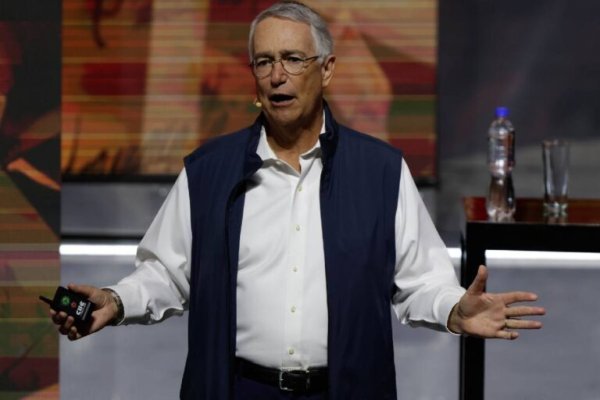 Sheinbaum rechaza acusaciones de persecución política de Salinas Pliego; caso del empresario es “un requerimiento del SAT”, dice