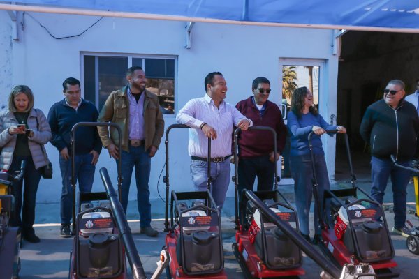 Entrega Valenciano equipamiento para fortalecer el mantenimiento vial en Delicias