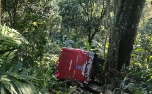 Caída de autobús a un barranco en Veracruz deja 20 heridos; la mayoría son estudiantes