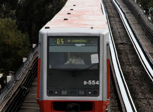 Reportan desprendimiento de dos trabes del tramo elevado de la Línea 4 del Metro