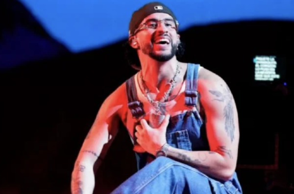 Bad Bunny da adelanto de show del Super Bowl y seguidores de MAGA se molestan